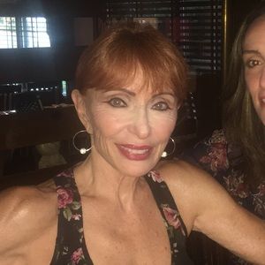 Meet your Posher, Joann l